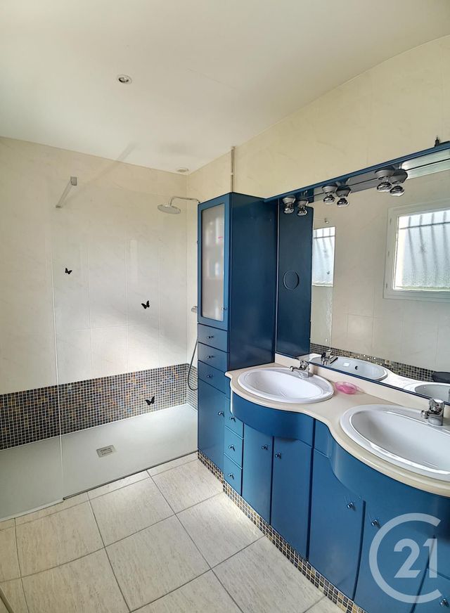 maison à louer - 5 pièces - 153.0 m2 - MONTESQUIEU DES ALBERES - 66 - LANGUEDOC-ROUSSILLON - Century 21 Côte Catalane Immobilier maison à louer - 5 pièces - 153.0 m2 - MONTESQUIEU DES ALBERES - 66 - LANGUEDOC-ROUSSILLON - Century 21 Côte Catalane Immobilier