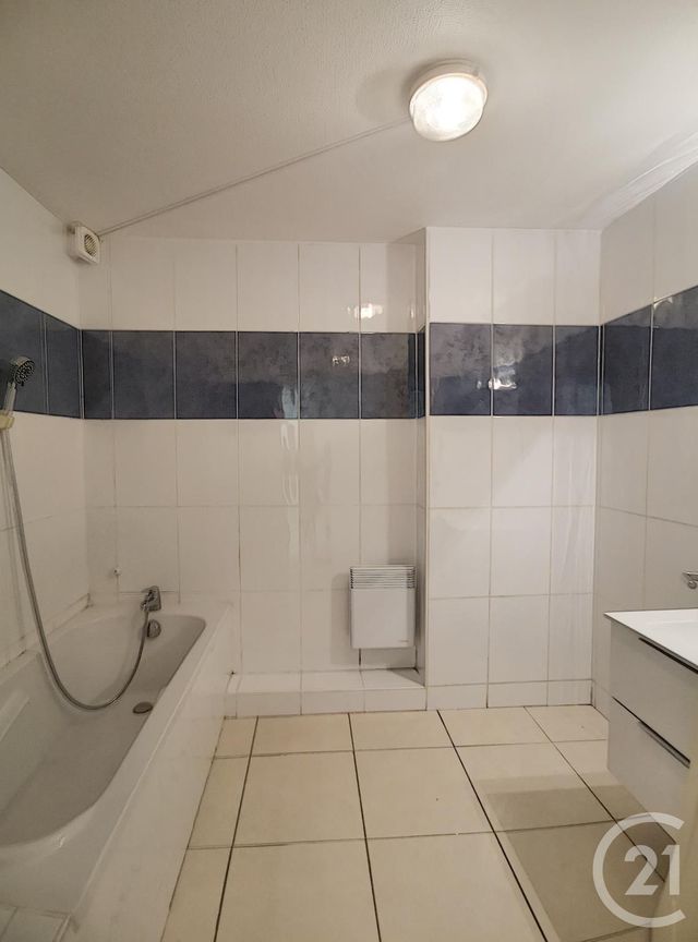 Appartement F3 à louer - 3 pièces - 84.25 m2 - PORT VENDRES - 66 - LANGUEDOC-ROUSSILLON - Century 21 Côte Catalane Immobilier